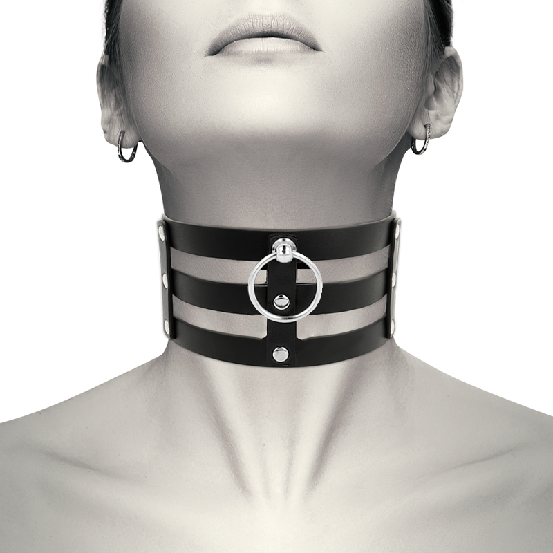 Vue détaillée du choker fétiche noir