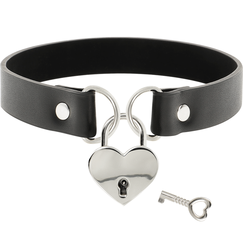 Vue détaillée du collier cœur avec clé