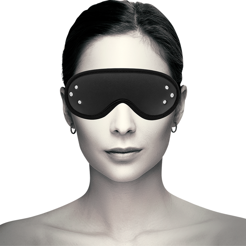 Vue détaillée du masque occultant fétiche noir