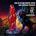 Shadow Behemoth – gode fantasy en silicone texturé 22 cm avec ventouse, design rouge et violet accompagné d’une créature monstrueuse dans un décor fantastique.