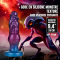 Rift Titan – gode fantasy en silicone texturé 24 cm avec ventouse, design violet et bleu inspiré d’une créature extraterrestre.