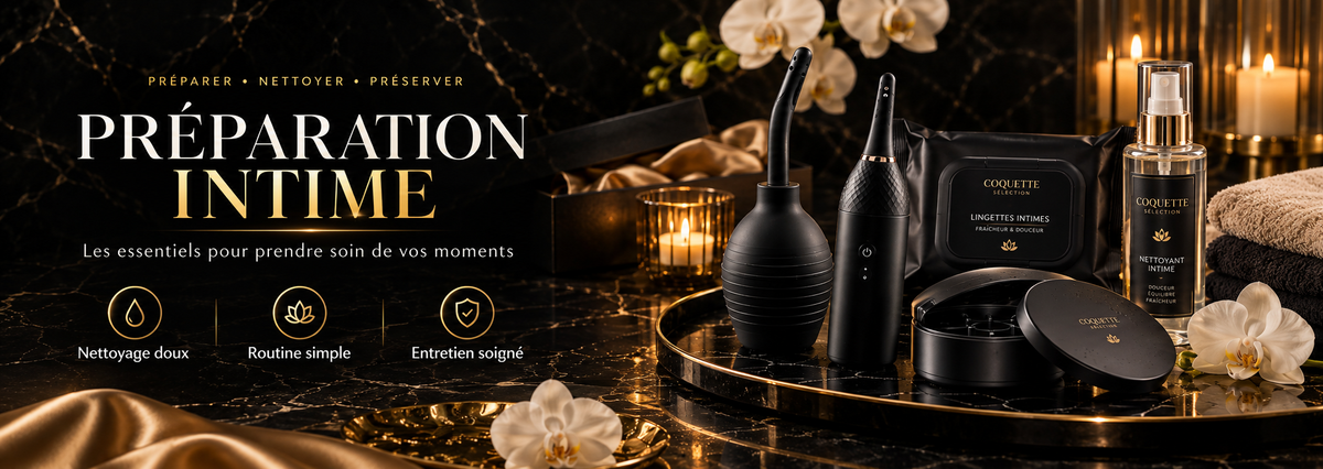 Bannière collection Préparation intime avec accessoires d’hygiène et d’entretien intime sur fond noir et doré, dans une ambiance élégante et premium
