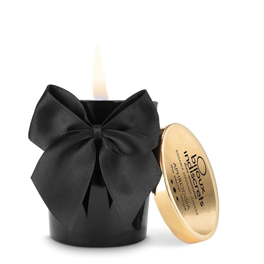 Bougie de massage Aphrodisia Bijoux Indiscrets avec nœud noir, couvercle doré et fleurs