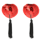 Paire de cache-tétons rouges à sequins avec pompons noirs sur fond blanc