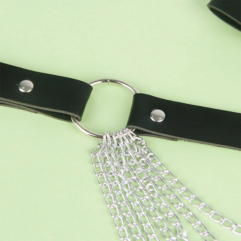 Détail anneau et rivets de la ceinture chaîne noire Subblime