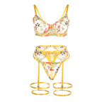 Ensemble lingerie floral jaune Subblime présenté complet avec soutien-gorge string et porte-jarretelles