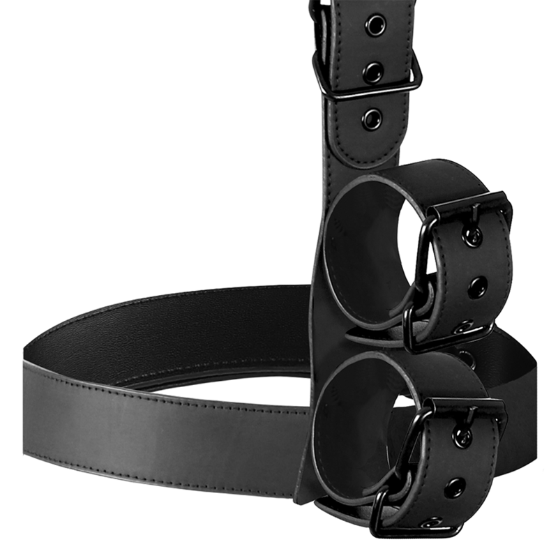 Détail des poignets réglables du harnais BDSM noir