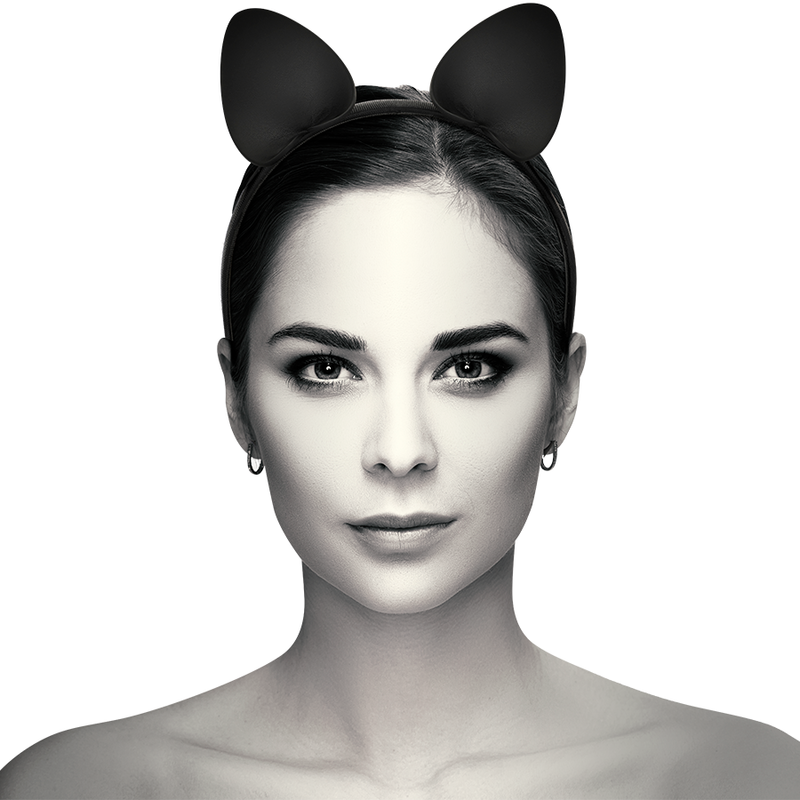 Serre-tête Coquette Chic Desire à oreilles de chat porté, vue de face en noir et blanc